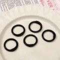Anillos redondos de resorte de metal negro mosquetones para llaveros y accesorios DIY. - 5 Piezas / Negro