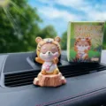 Niedlicher Cartoon Shibe Tiger Kostüm Harz Auto Armaturenbrett Ornament schöne Wohnkultur. - Chai Tiger / 1 Stück/Packung