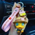 Cartoon eend sleutelhanger met roze bandje en tassenhanger, schattige tasaccessoire. - Cartoon figuur stijl / OPP Tas Verpakking / Meerkleurig