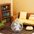 Süßer Kapsel Katzen Schlüsselanhänger 4cm klare Gachapon Kugel grau gestreiftes Kätzchen. - 4CM Kapsel / Grau-Weiße Katze