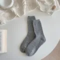 Graue gerippte Wollsocken für Damen, gemütliche warme Winterstrümpfe, bequeme Freizeitsocken. - Einheitsgröße / Meliertes Grau