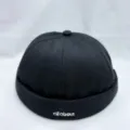 Vista detallada de la gorra docker negra, sombrero miki retro estilo urbano japonés con bordado. - M (56-58cm) / Negro