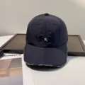 Dunkelblaue Baseballkappe mit R-Bestickung, atmungsaktiver weicher Krone und Sport-Krempendruck. - 55-59 / Marineblau