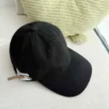 Gorra de beisbol negra minimalista de algodon con etiqueta de cuero, estilo vintage. - 55-59cm / Negro