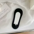 Women invisible ice silk boat socks, cotton sole with anti-slip heel and sponge pad for summer. - One Size / Sponge Cushion Invisible / Black