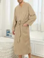 Heren badjas in khaki wafelstof, lange huiskleding met strikceintuur en zakken voor ontspanning. - S / Badjas (DF-131) / Khaki