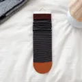 Calcetines slouch a rayas para mujer, calcetines de algodón casuales de tubo medio con puños. - Puntera rojo ladrillo y puño café
