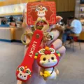 Schattige leeuwendans cartoon shiba sleutelhanger met lucky band metalen bel tas hanger cadeau - OPP-zak / Gelicenseerde leeuwendans geluks-Shiba Inu hanger - Jaar van de draak