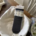 Koreanische süße Vintage-Strickstrickwaren mit Blumenstickerei und Rüschenbündchen. - Einheitsgröße / Rauchgrau Blumen