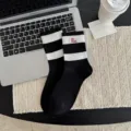 Herren gestreifte bestickte mittelhohe Baumwollsocken für Freizeit Herbst Winter Mode - Einheitsgröße / Schwarz-Best Stickerei
