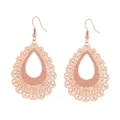 Primo piano di orecchini pendenti a goccia in filigrana oro rosa con finitura glitterata. - Oro Rosa Stile Tre (YE-1206RG)