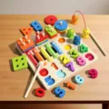 Jouet éducatif en bois multifonctionnel tri des formes et apprentissage des chiffres. - YF - Jeu de tri et d'empilage multifonctionnel 4-en-1