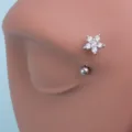Edelstahl Piercing Schmuck mit weißem Zirkon Blumenstecker Design Variante kaufen. - Fünfblättriger Blumenstil (B-EW0060) / 1.2x6x3mm