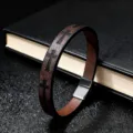 Retro braunes Lederarmband mit Kreuz für Herren und Edelstahl Magnetverschluss Detail. - Braunes Leder Retro-Kreuz-Stil (款式五) / 19cm