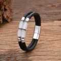 Detailaufnahme des retro schwarzen geflochtenen Lederarmbands mit Steinperlen und Magnetverschluss. - Weißer zylindrischer Steinperlen-Stil / 19cm / Weiß