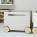 Chariot de rangement jouet en bois pour enfants, chariot roulant avec roues et poignée chambre. - Gris