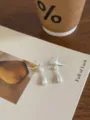 Exquisitos pendientes de perla y pájaro de plata mate, diseño de nicho único para mujeres. - Pendientes (XL5768B) / Plata Mate