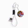 Fußball Schlüsselanhänger mit Lanyard und Flaggen Anhänger, ideales Fan Geschenk für Sport. - Weiß