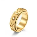 Goldener Edelstahl Spinner Ring mit geprägtem Sonne Mond und Stern Motiv für Damen Angstabbau - Größe 7 / Gold