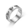 Bague pivotante en acier inoxydable, alliance argentée avec papillons noirs gravés. - Style Papillon / Taille 6