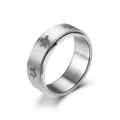 Vue détaillée de la bague anti-stress en argent 8mm avec motifs de tortues, beau cadeau. - Taille 6 / Argent