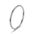 Bague fine minimaliste argente 1mm arc rond anneau empilable articulation vue detaillee. - Taille 5 / Argent