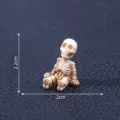 Miniatur Skelett Figur für Halloween Mikro Landschaft DIY Dekoration, Größe 2.2x2cm. - Sitzendes Skelett