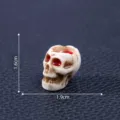 Miniatur Totenkopf Harz Ornament Halloween DIY Landschaft Mikro Landschaft 1.6x1.9cm - Rotaugen Skelett