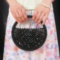 Schicke runde handgefertigte Perlenhandtasche elegante Damenmode gewebte Handtasche schwarzes Accessoire - Schwarz