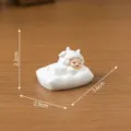 Adorable petite figurine miniature d'animal endormi en résine avec coussin et dimensions - Agneau