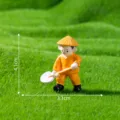 Miniatuur hars boer figuur voor micro landschap DIY tuindecoratie, oranje outfit. - 16# Boeren met schep