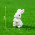Mini figura de conejo blanco de resina para micropaisaje de musgo decoración DIY 1pc - Conejo grande que abraza n.º 7