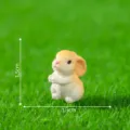 Mini Figura de Conejo de Resina, Decoración Amarilla y Blanca para Micro Paisaje y Escritorio. - Conejo pequeño que abraza n.º 8