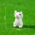 Mini figura de conejo blanco para micropaisaje de musgo decoración de escritorio de Pascua. - Conejo cargando huevo n.º 9 tipo 1