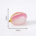 Mini figura fruta melocotón resina colgante diy variante rosa degradado miniatura 3.6x2cm - 75# Akebia a medio pelar