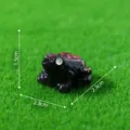 Miniatuur hars kikker beeldje voor mos landschap DIY decoratie, zwart en rood, 1,5x2,3cm. - Zwart