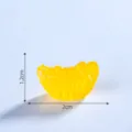 Miniatura rodaja de fruta de resina amarilla estatuilla DIY accesorio 1.2x2cm decoracion - 26# Gajo de naranja luminoso