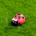 Mini hars lieveheersbeestje figuur voor mos microlandschap DIY tuin decoratie. - Lieveheersbeestje nr. 4 (zevenstippelig)