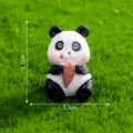Süße Miniatur Panda Harz Figur hält Karotte für Moos Mikro Landschaft Dekoration 3.1x3.3cm - Nr. 10 Süßkartoffel essend