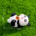 Süße Panda Figur Miniaturen Harz Ornament für Moos Landschaftsdekor DIY Handwerk Spielzeug - Nr. 11 liegend mit Kaki spielend
