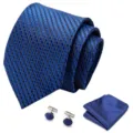 Elegante formele blauwe dassenset met bijpassende pochet en stijlvolle manchetknoppen voor heren. - Stijl S64