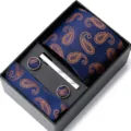 Coffret cadeau cravate homme bleue motif cachemire, pochette, boutons de manchette et pince à cravate. - HB75