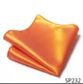 Detailopname van een levendig oranje gestructureerde pochet, met zichtbare weving en nette randen. - 12356-SP232