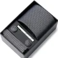Coffret cadeau cravate homme avec pochette boutons de manchette motif géométrique élégant. - HB66