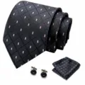 Heren stropdassenset met ruitjespatroon, pochet en bijpassende manchetknopen voor formele outfits. - Stijl S48