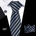 Zakelijke heren zwart-blauwe gestreepte das set met pochet en manchetknopen detailweergave. - S57