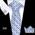 Stijlvolle blauwe stropdas set voor heren met bijpassend pochet en elegante manchetknopen. - S36