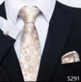 Gedetailleerd overzicht champagne bloemen jacquard stropdas, pochet en manchetknopen. - Champagne Gouden Bloemen Stijl (S291)
