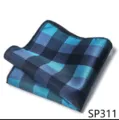 Detalle de panuelo de bolsillo de cuadros azules, tela clasica para traje de hombre. - 12356-SP311