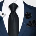 Conjunto de corbata negra elegante para hombre con pañuelo flor y elegantes gemelos. - 12648-SF203